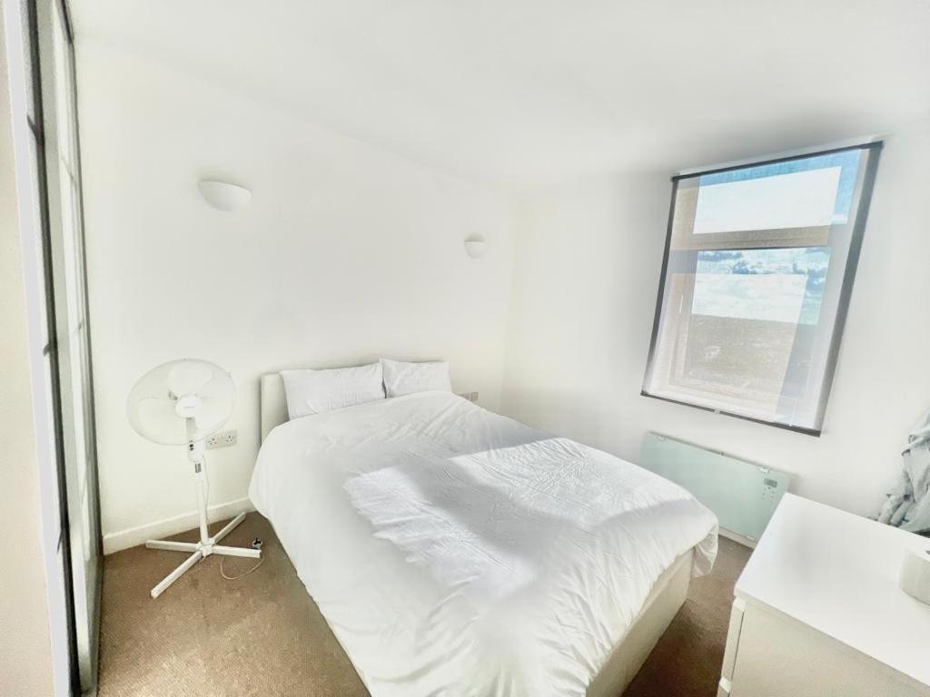 Beautiful 1 Bedroom Stylish Apartment Croydon Exterior foto