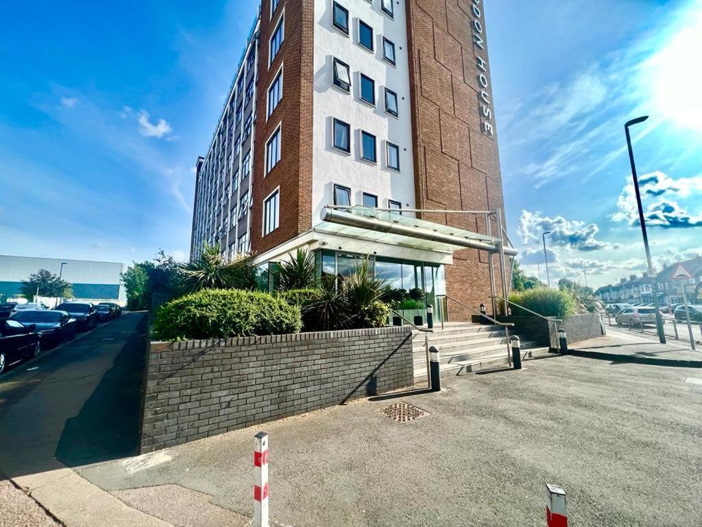 Beautiful 1 Bedroom Stylish Apartment Croydon Exterior foto
